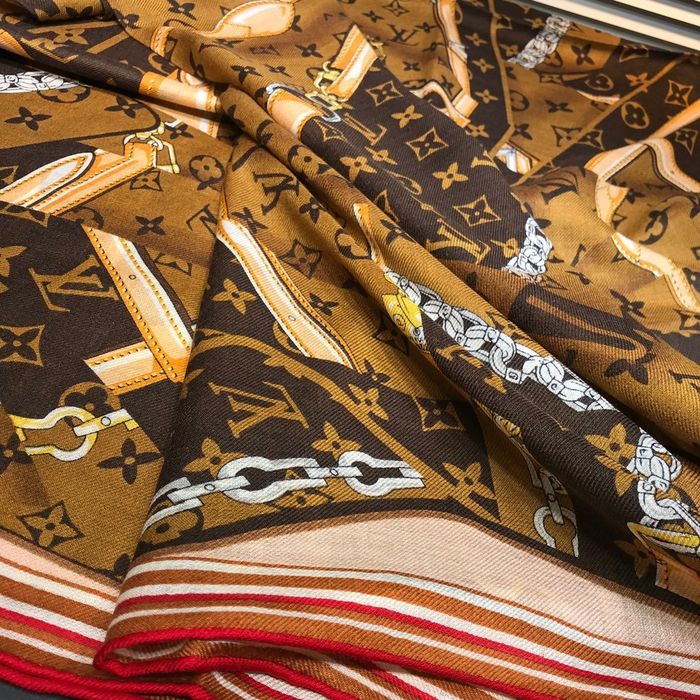 Louis Vuitton Scarf LV00123